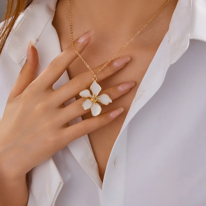 Tea Rose Necklace White