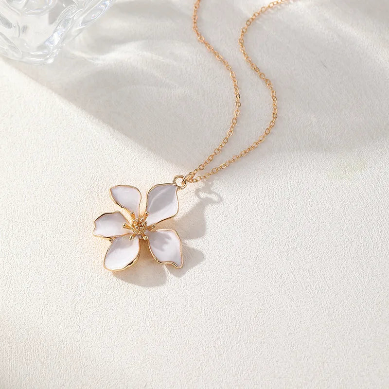 Tea Rose Necklace White
