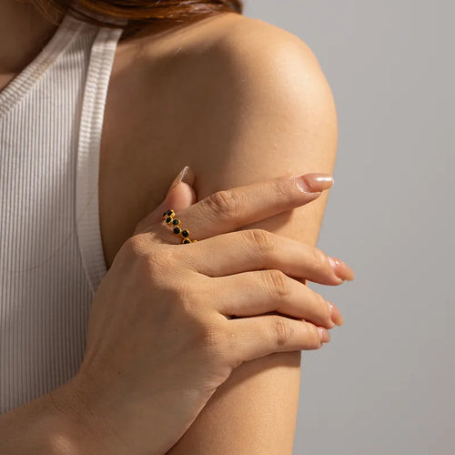 Dainty Onyx Band Ring